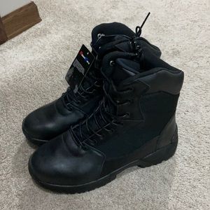 Brand new men’s winter boots size 11